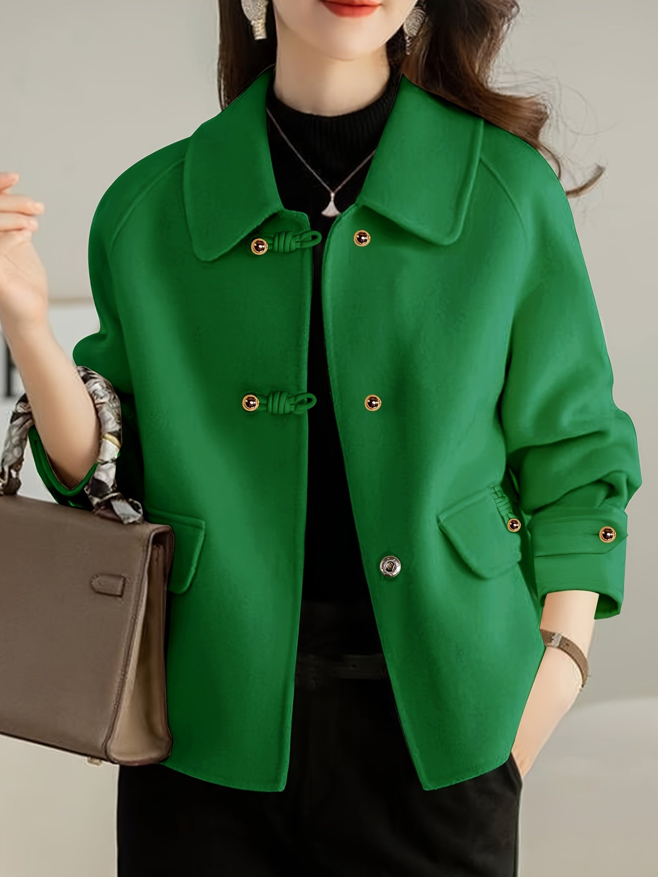 Elegante tweedblazer voor dames met Peter Pan-kraag en parelknopen.