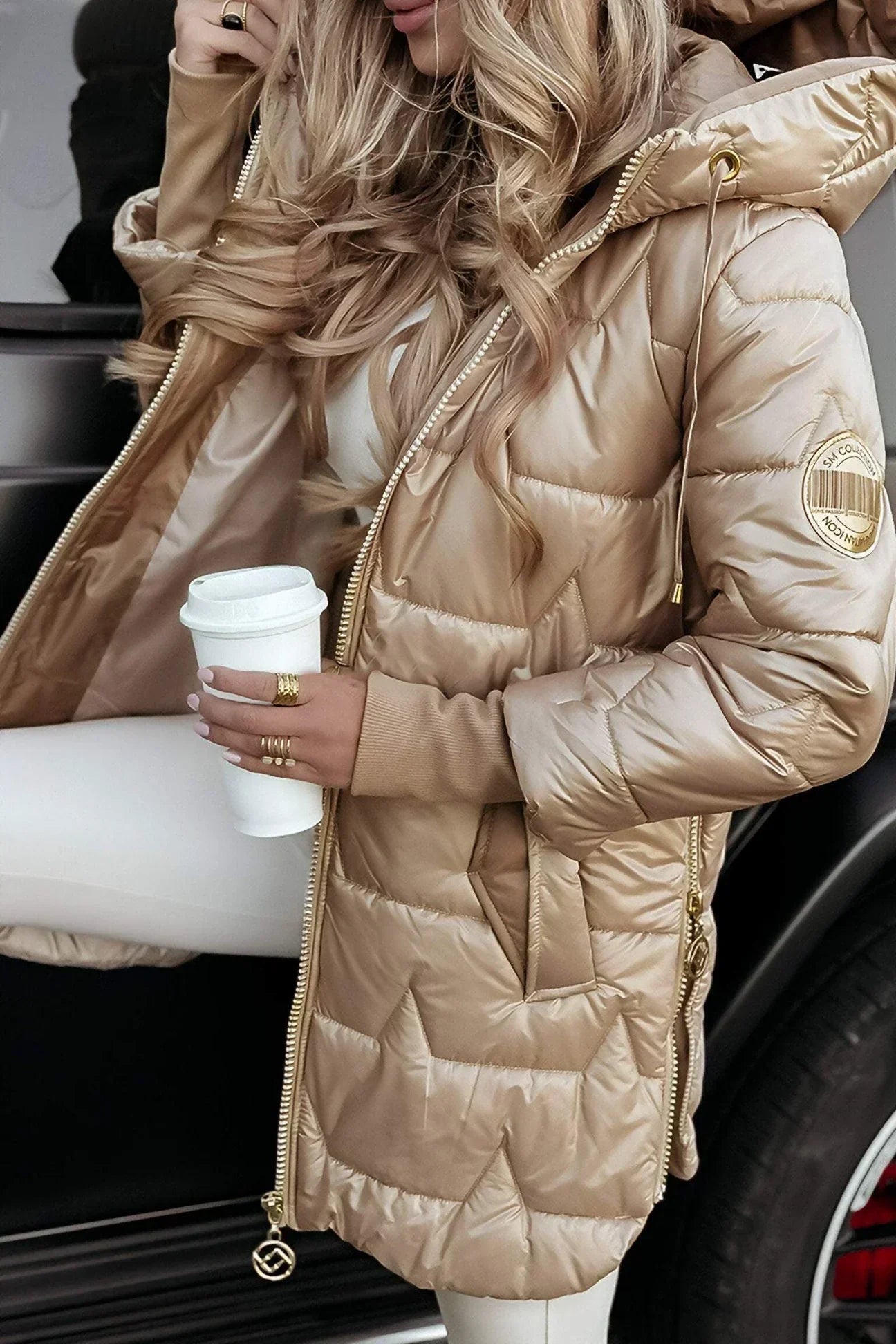 ASTRID - Elegante Winterjacke mit Kapuze und Futter