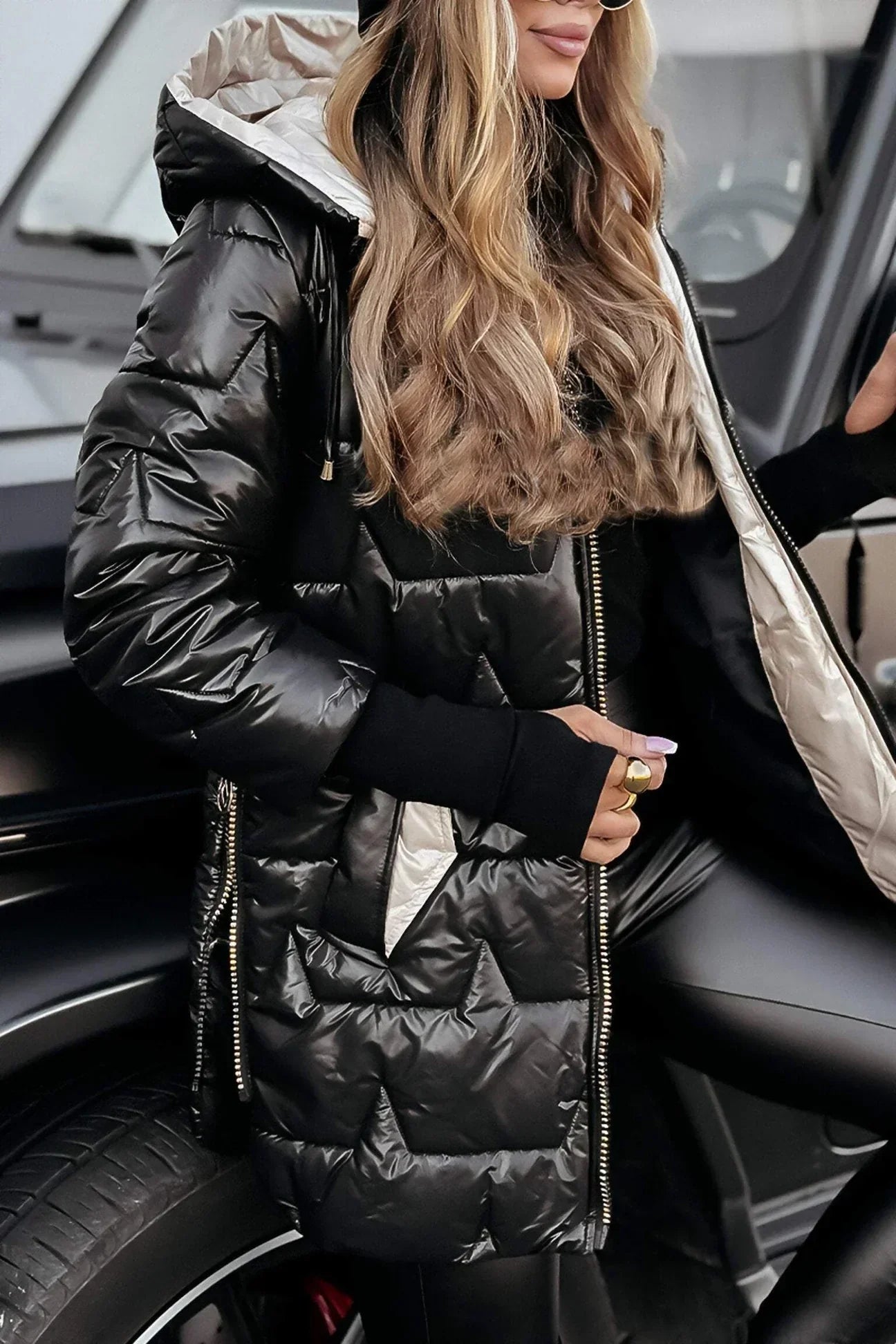 ASTRID - Elegante Winterjacke mit Kapuze und Futter