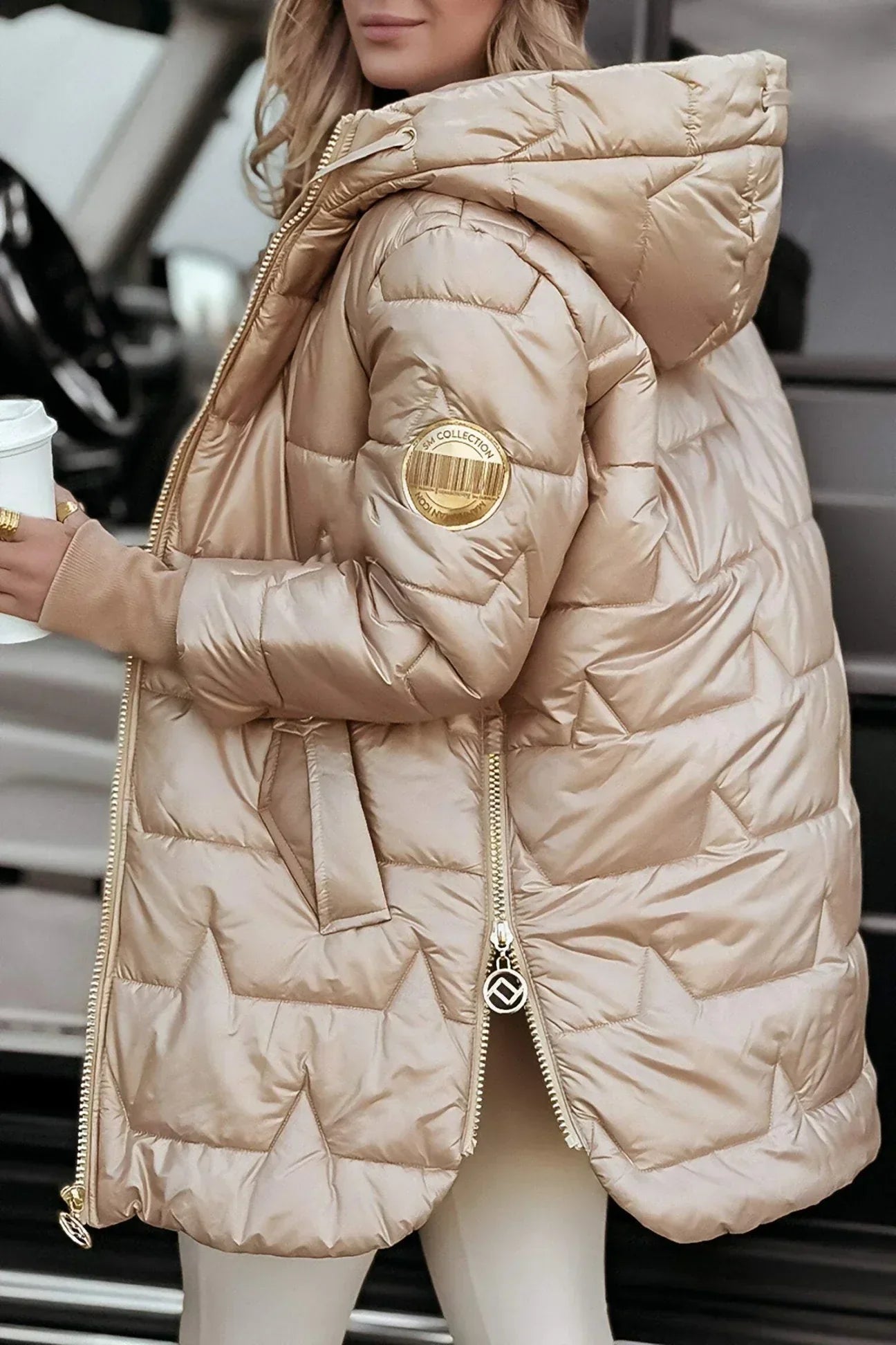 ASTRID - Elegante Winterjacke mit Kapuze und Futter