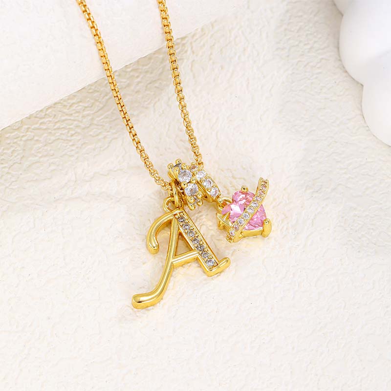 Collier avec initiale et breloque cœur rose