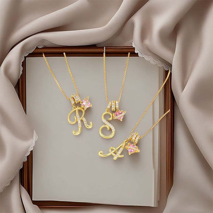 Collier avec initiale et breloque cœur rose