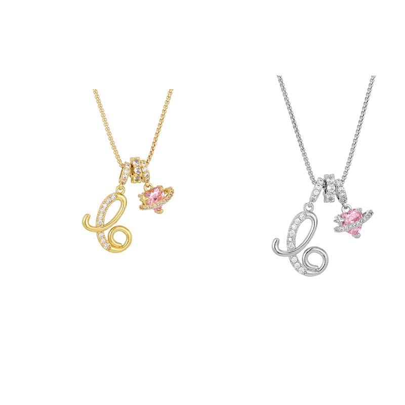Collier avec initiale et breloque cœur rose