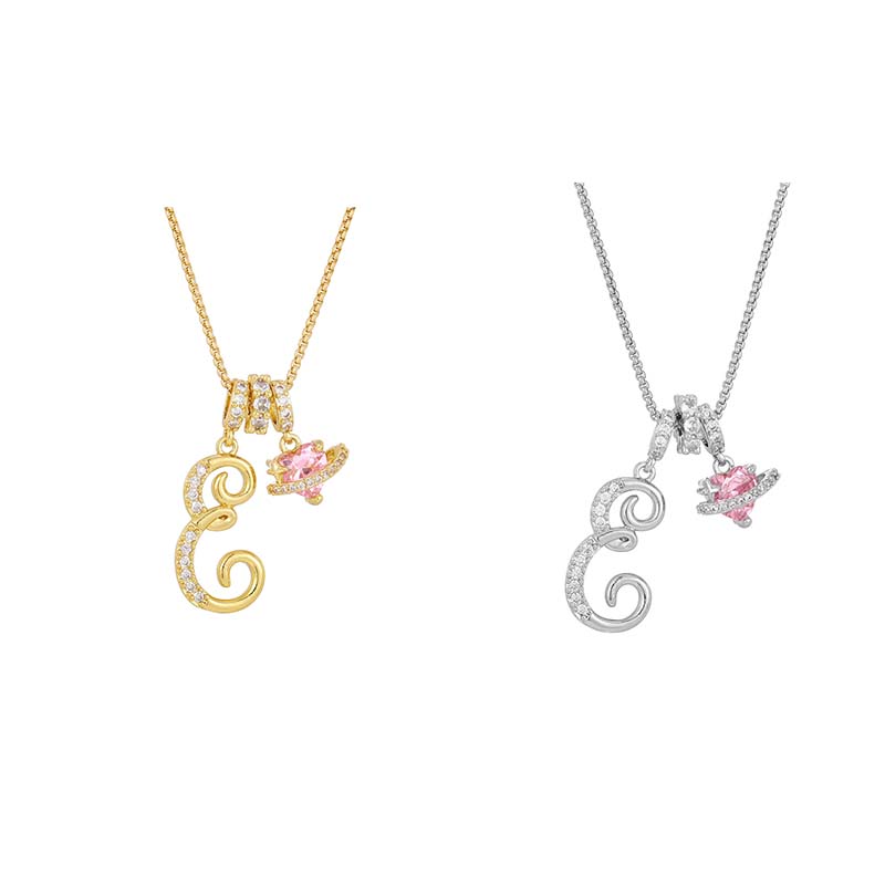 Collier avec initiale et breloque cœur rose