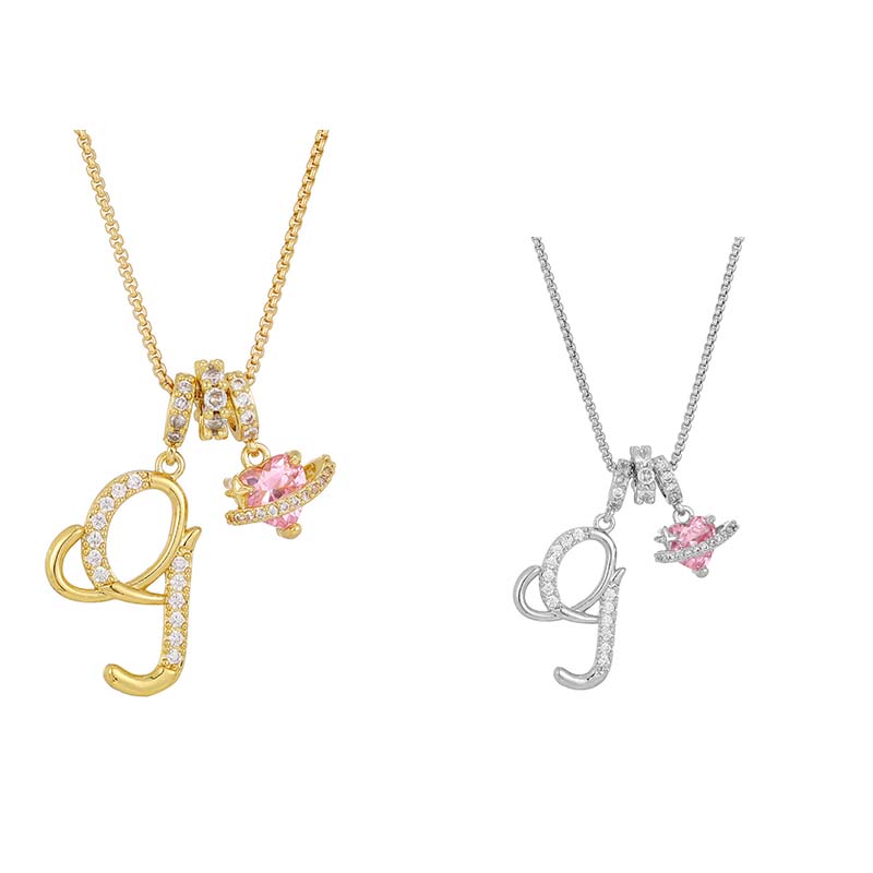 Collier avec initiale et breloque cœur rose