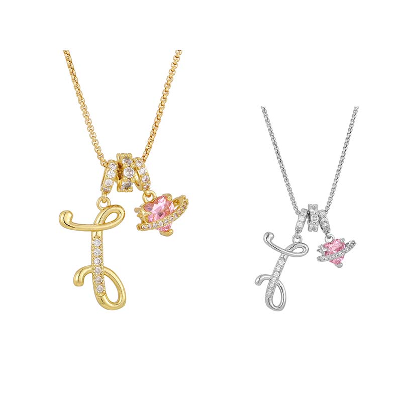 Collier avec initiale et breloque cœur rose