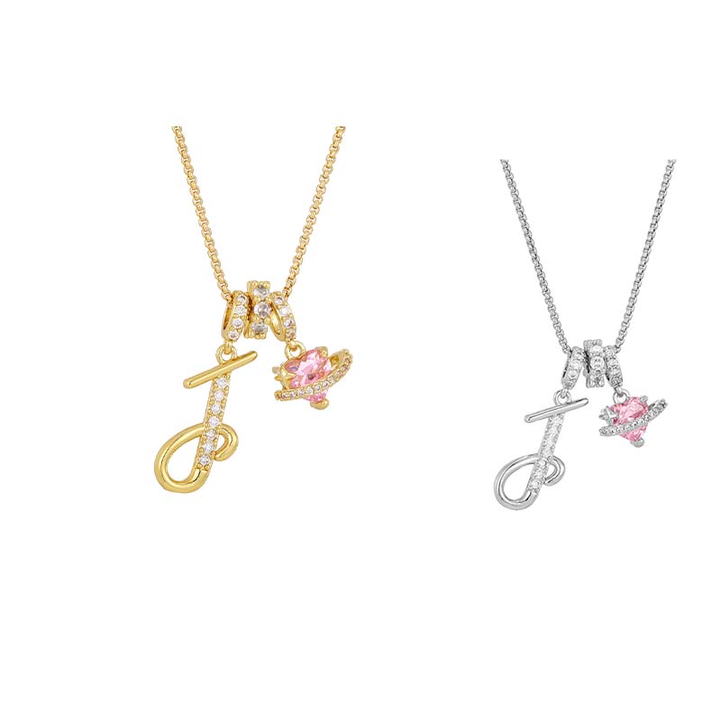 Collier avec initiale et breloque cœur rose