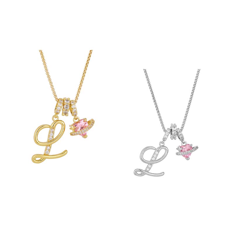 Collier avec initiale et breloque cœur rose