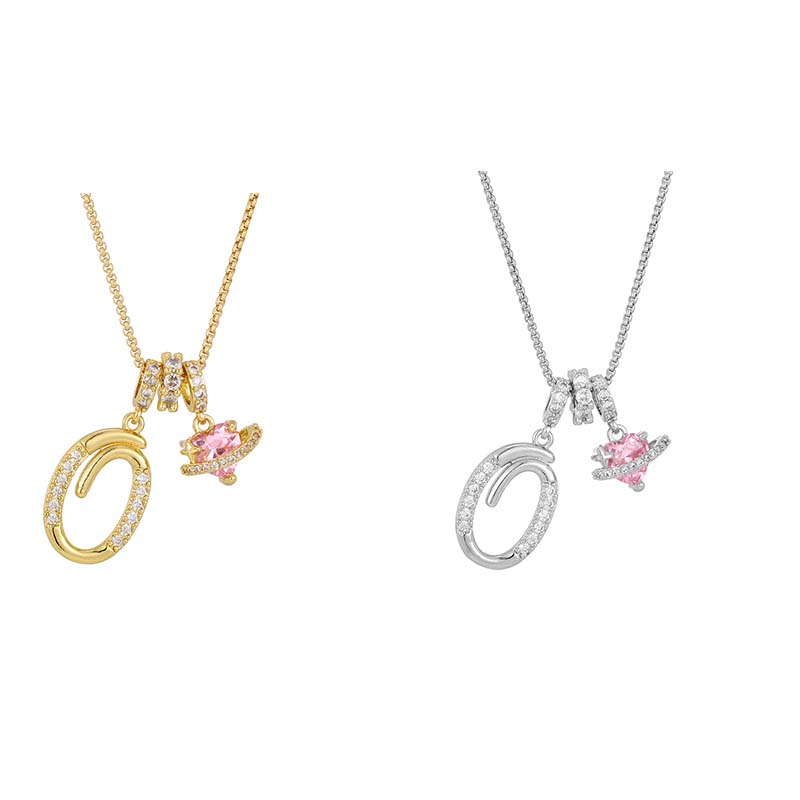 Collier avec initiale et breloque cœur rose