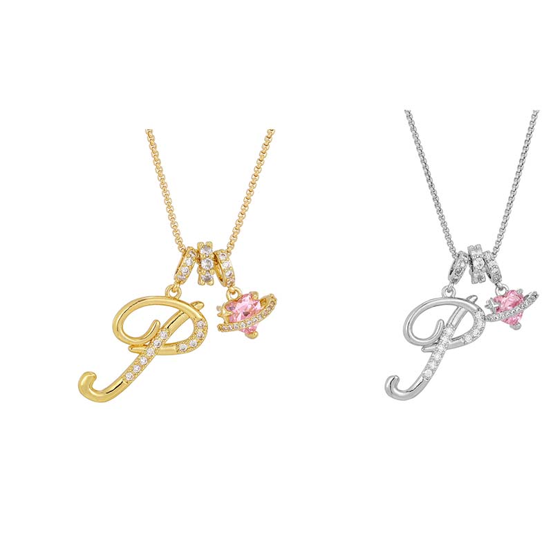 Collier avec initiale et breloque cœur rose