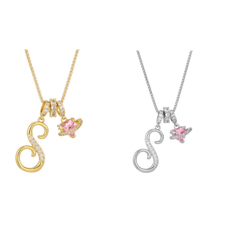 Collier avec initiale et breloque cœur rose