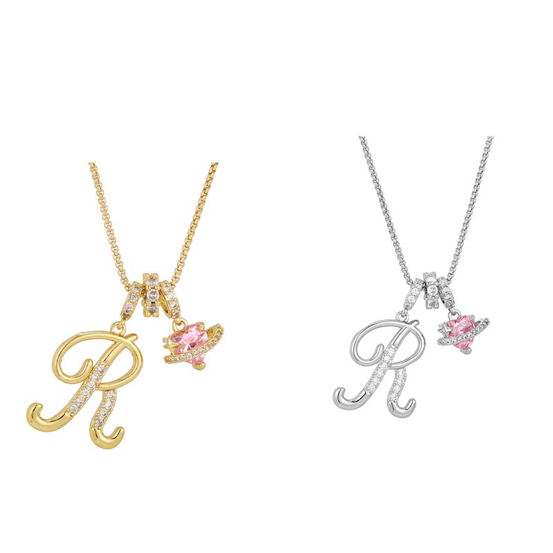 Collier avec initiale et breloque cœur rose