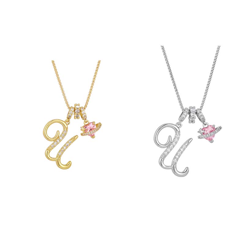 Collier avec initiale et breloque cœur rose