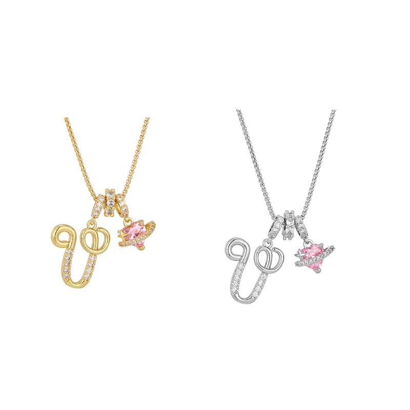 Collier avec initiale et breloque cœur rose