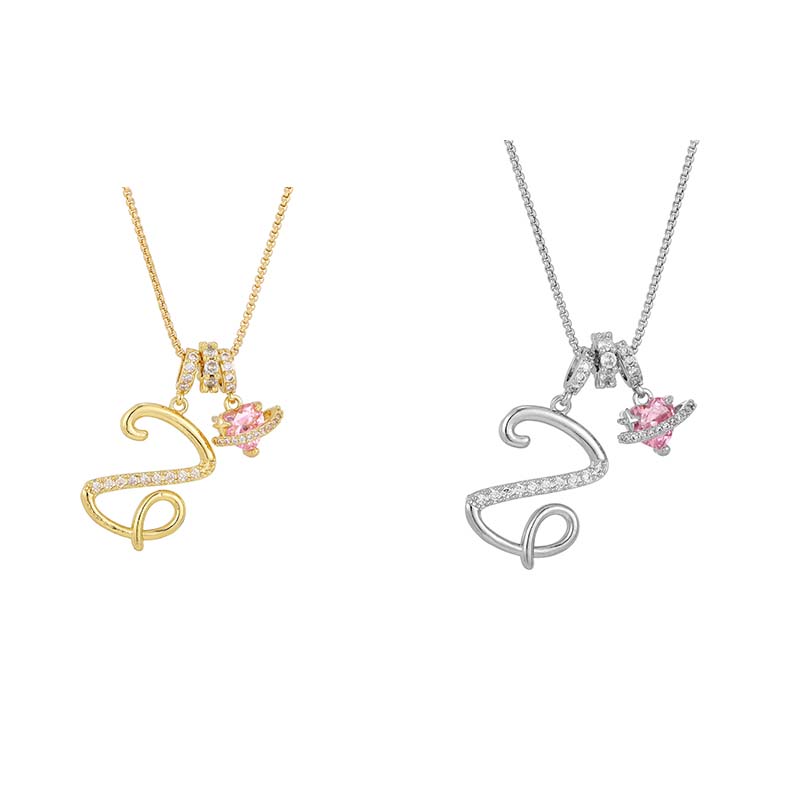 Collier avec initiale et breloque cœur rose