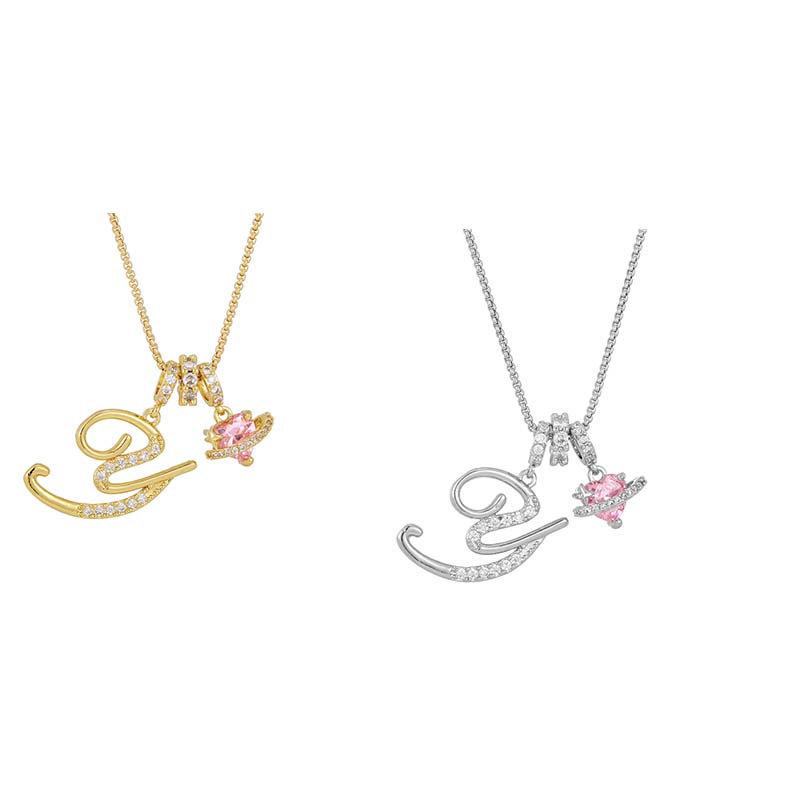 Collier avec initiale et breloque cœur rose